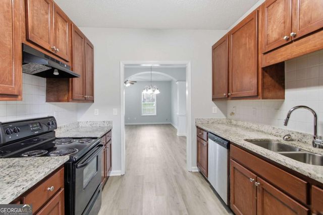 8642 Thomas Lane, Riverdale, GA 30274