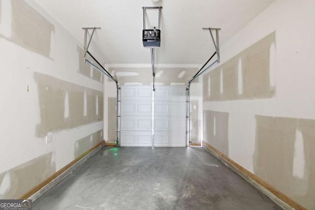 8642 Thomas Lane, Riverdale, GA 30274