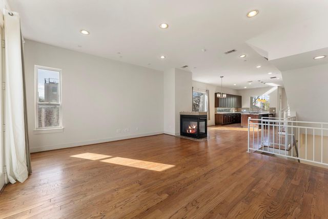 1616 Edwards Street A, Houston, TX 77007