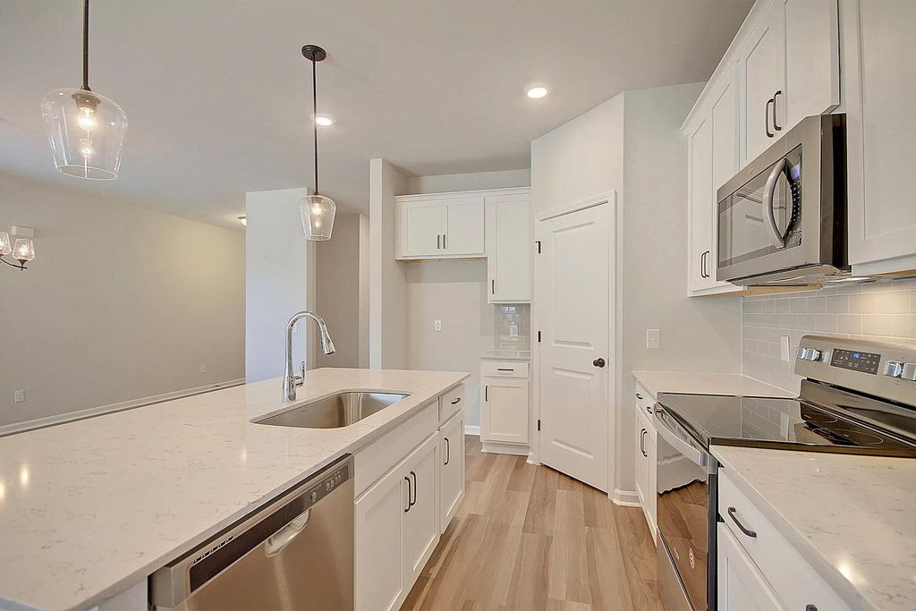 Image 4 of property listing at 3070 Macaron Court, Ravenel, SC 29470