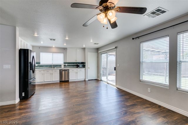 9557 Green Spruce Street, Las Vegas, NV 89123