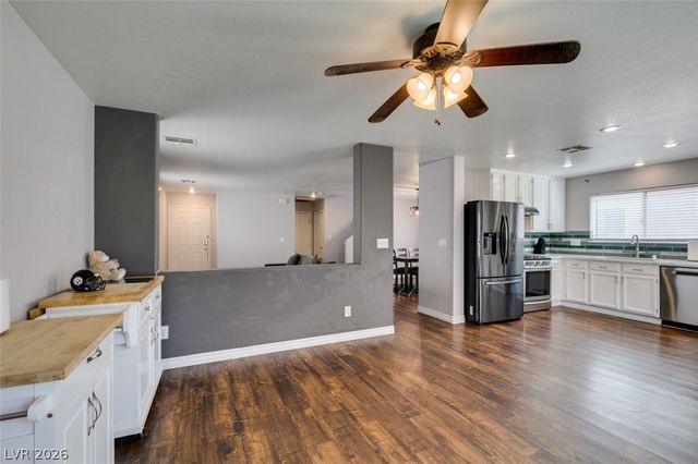 9557 Green Spruce Street, Las Vegas, NV 89123