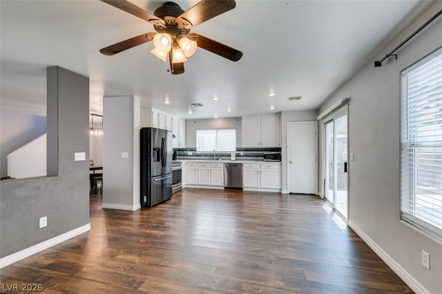 9557 Green Spruce Street, Las Vegas, NV 89123