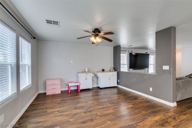 9557 Green Spruce Street, Las Vegas, NV 89123
