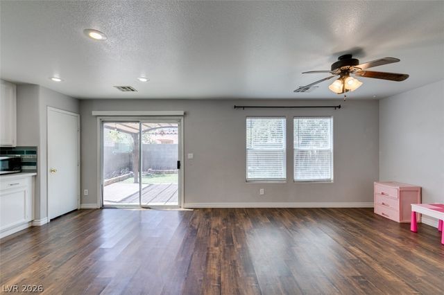 9557 Green Spruce Street, Las Vegas, NV 89123