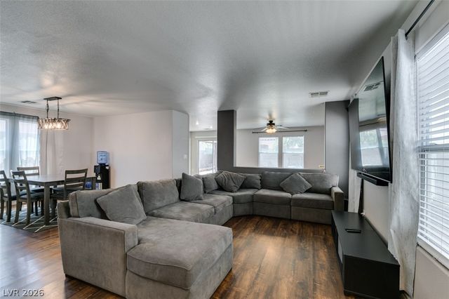 9557 Green Spruce Street, Las Vegas, NV 89123