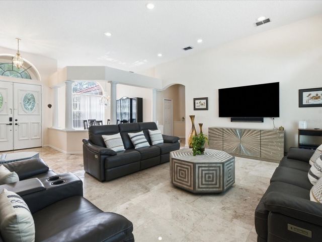 18621 AVENUE CAPRI, Lutz, FL 33558