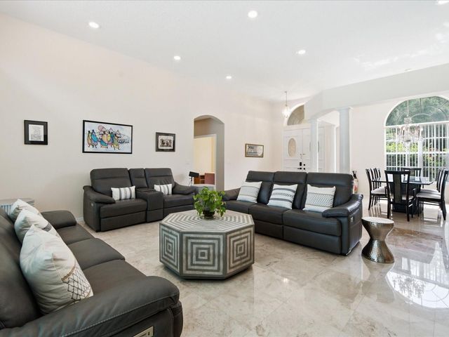 18621 AVENUE CAPRI, Lutz, FL 33558