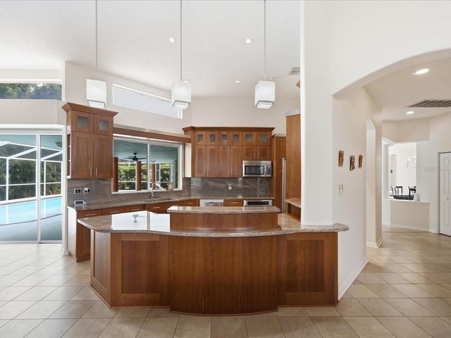 18621 AVENUE CAPRI, Lutz, FL 33558