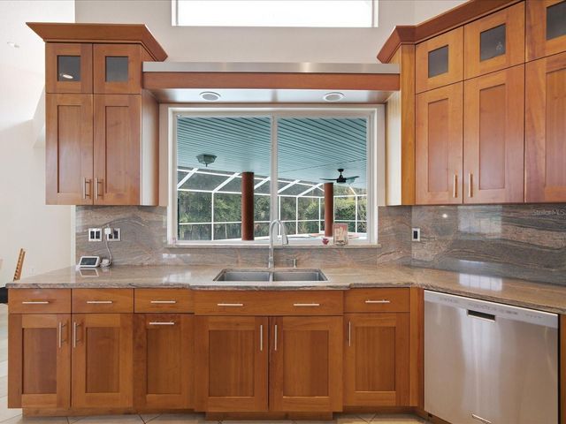 18621 AVENUE CAPRI, Lutz, FL 33558