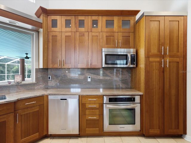 18621 AVENUE CAPRI, Lutz, FL 33558