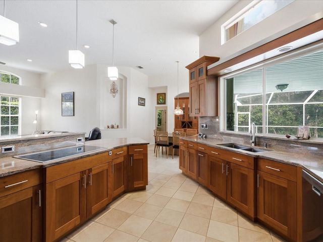 18621 AVENUE CAPRI, Lutz, FL 33558