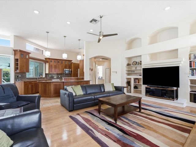 18621 AVENUE CAPRI, Lutz, FL 33558