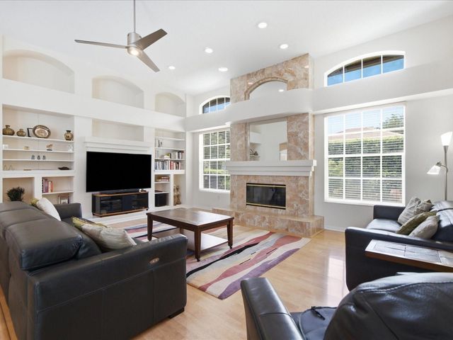 18621 AVENUE CAPRI, Lutz, FL 33558