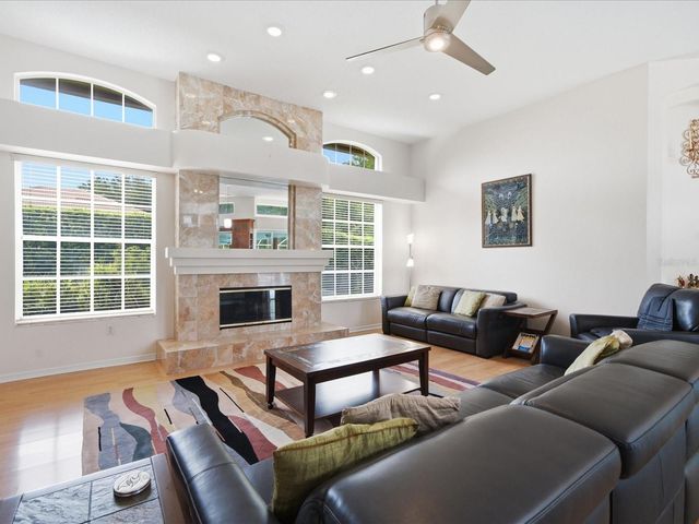 18621 AVENUE CAPRI, Lutz, FL 33558