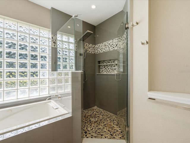 18621 AVENUE CAPRI, Lutz, FL 33558