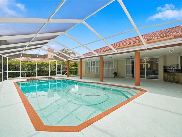 18621 AVENUE CAPRI, Lutz, FL 33558