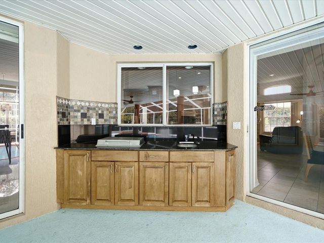 18621 AVENUE CAPRI, Lutz, FL 33558
