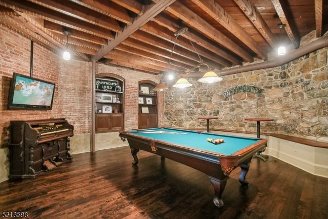 40 Highland Ave, Millburn Twp., NJ 07078