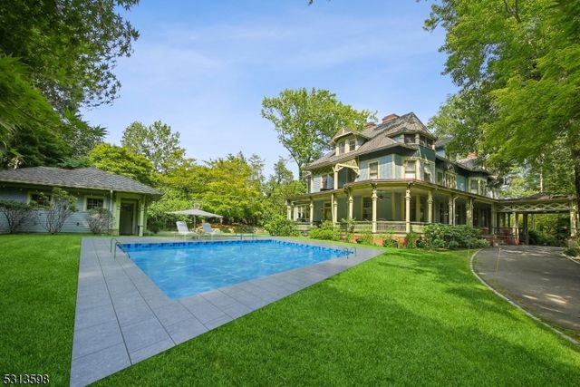 40 Highland Ave, Millburn Twp., NJ 07078