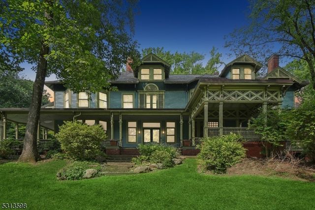 40 Highland Ave, Millburn Twp., NJ 07078