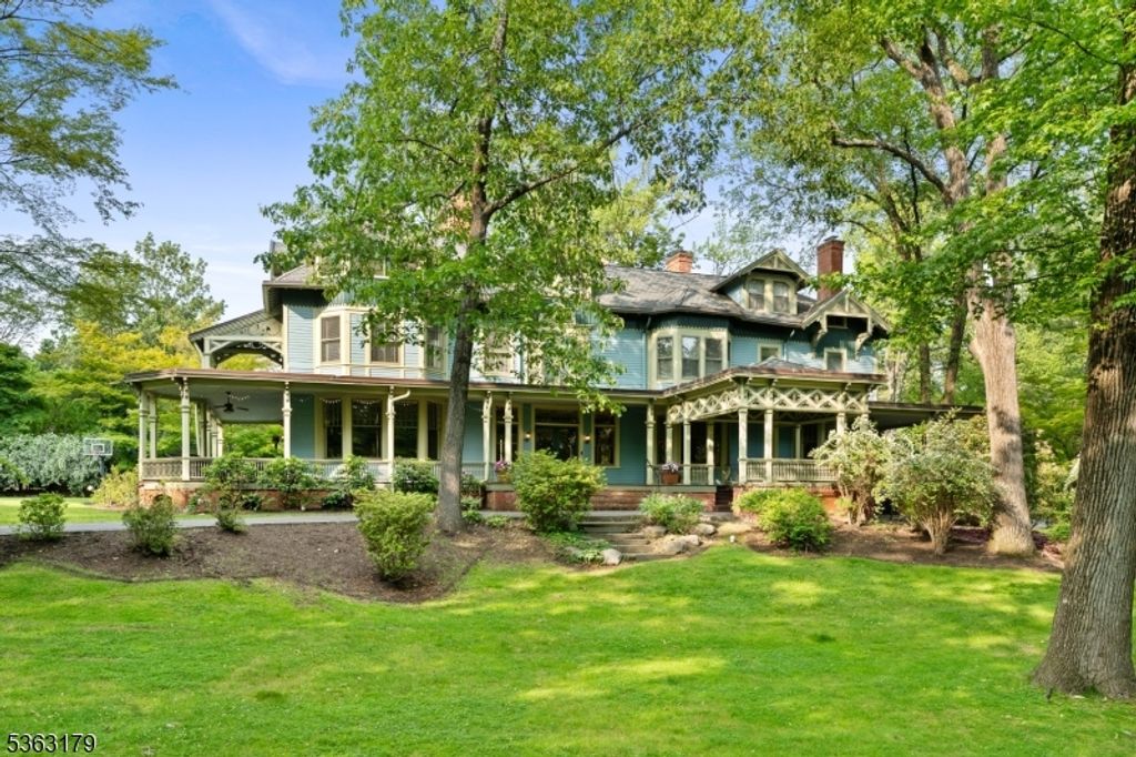 40 Highland Ave, Millburn Twp., NJ 07078