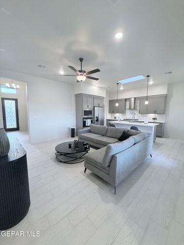 212 FARNBOROUGH Street, El Paso, TX 79928