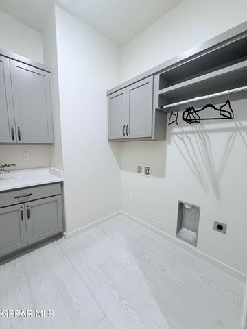 212 FARNBOROUGH Street, El Paso, TX 79928