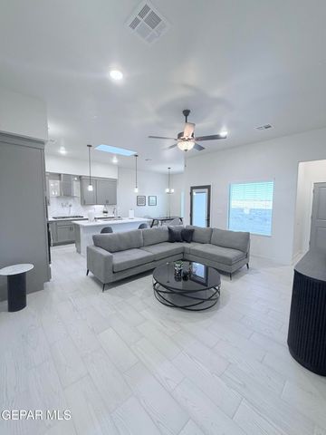 212 FARNBOROUGH Street, El Paso, TX 79928