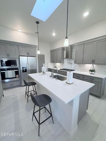 212 FARNBOROUGH Street, El Paso, TX 79928