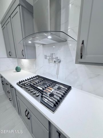 212 FARNBOROUGH Street, El Paso, TX 79928