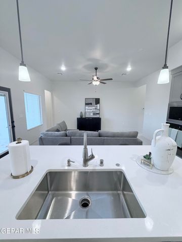 212 FARNBOROUGH Street, El Paso, TX 79928