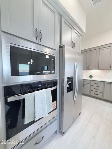 212 FARNBOROUGH Street, El Paso, TX 79928