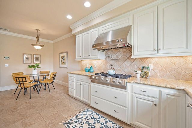 7688 Marina Cove Dr, Sacramento, CA 95831