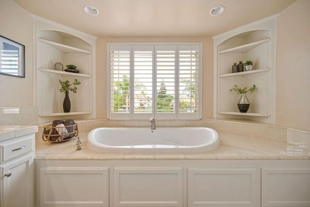 7688 Marina Cove Dr, Sacramento, CA 95831