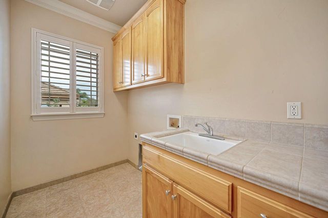 7688 Marina Cove Dr, Sacramento, CA 95831