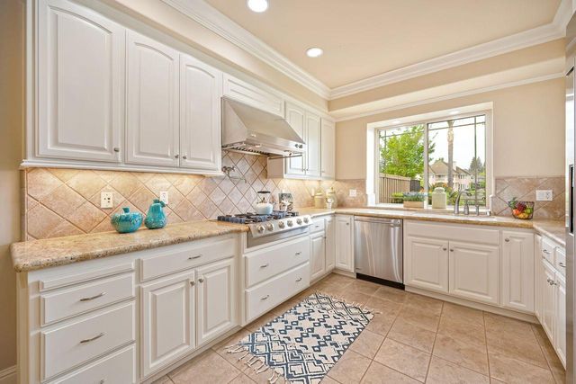 7688 Marina Cove Dr, Sacramento, CA 95831