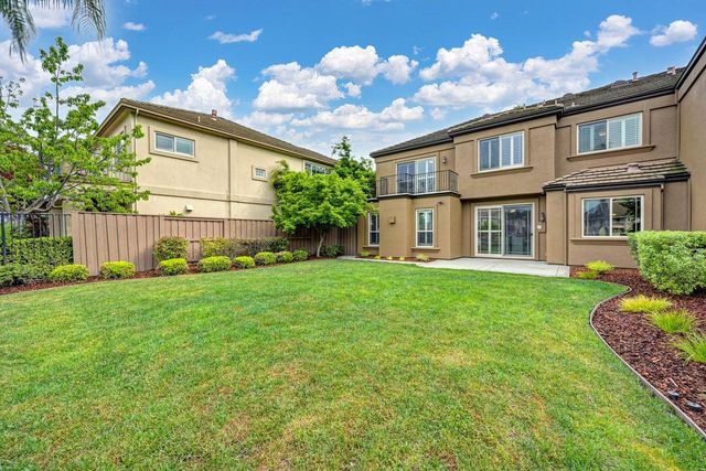 7688 Marina Cove Dr, Sacramento, CA 95831