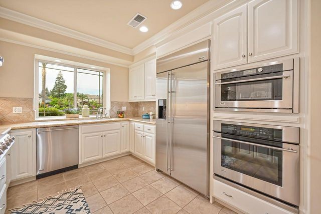 7688 Marina Cove Dr, Sacramento, CA 95831