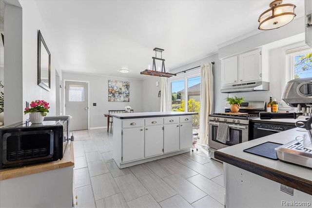 154 Nichols Drive, Saline, MI 48176