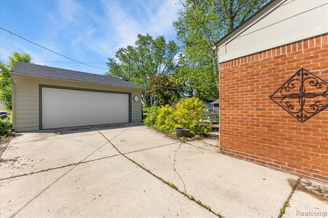 154 Nichols Drive, Saline, MI 48176