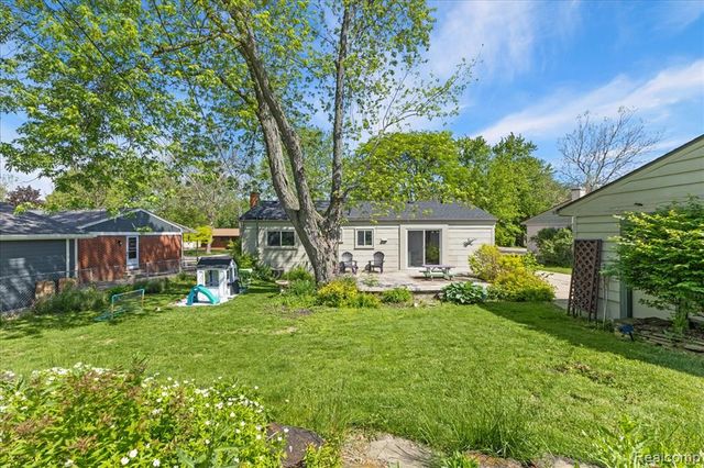 154 Nichols Drive, Saline, MI 48176