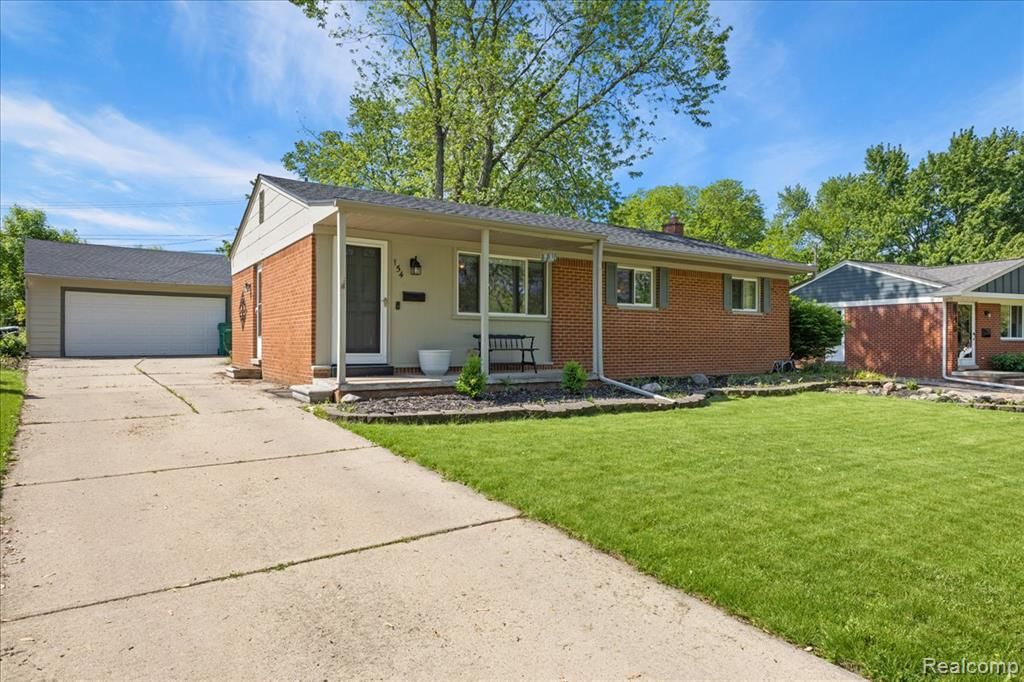 154 Nichols Drive, Saline, MI 48176