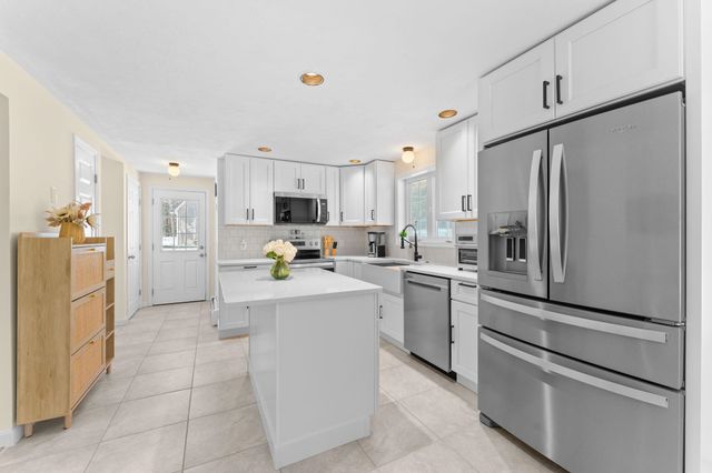 46 Dorothy Drive, Epping, NH 03042