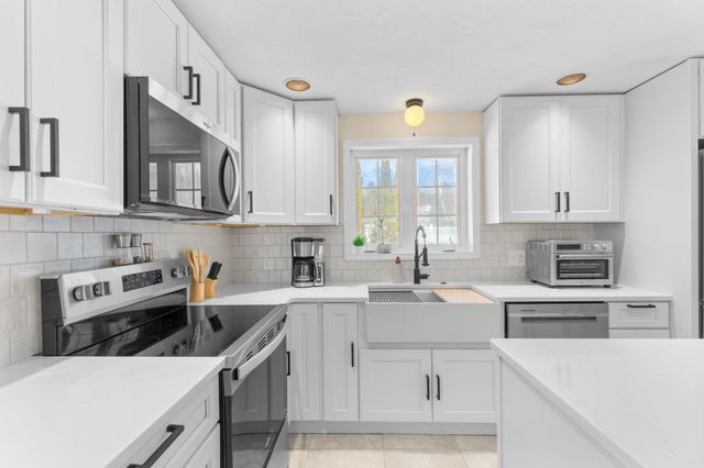 46 Dorothy Drive, Epping, NH 03042