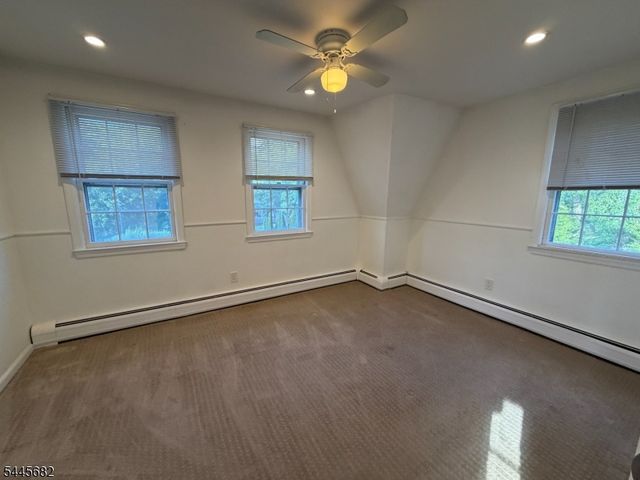 85 Kinnelon Rd, Kinnelon Boro, NJ 07405
