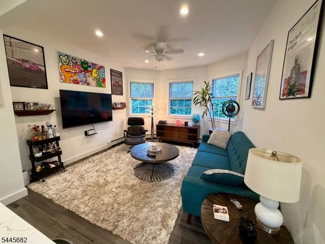 85 Kinnelon Rd, Kinnelon Boro, NJ 07405
