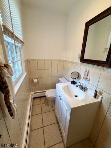 85 Kinnelon Rd, Kinnelon Boro, NJ 07405