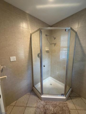 85 Kinnelon Rd, Kinnelon Boro, NJ 07405