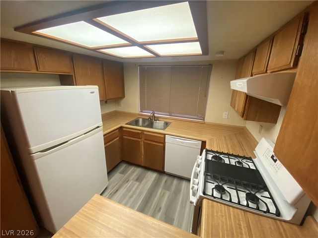 5712 Swimmer Drive, Las Vegas, NV 89110